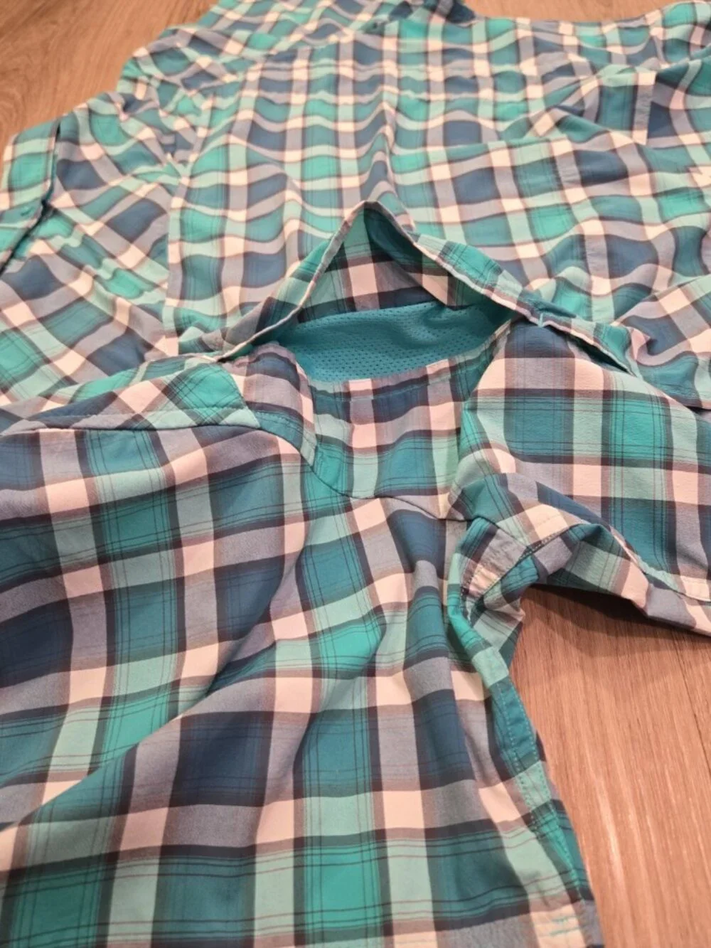 Under Armour Motivate Vented Short Sleeve Men’s Fitted Plaid Button Down - Picture 7 of 12